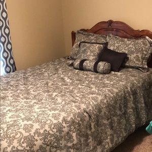 Queen size bedding set